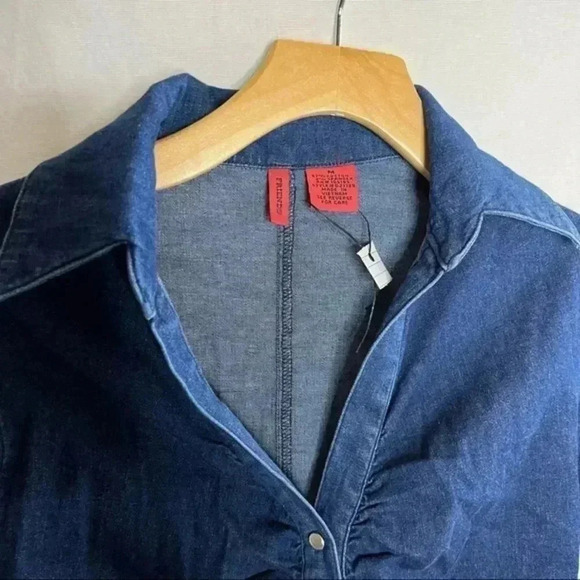 Friends size medium longsleeve top chambray denim - Picture 3 of 6